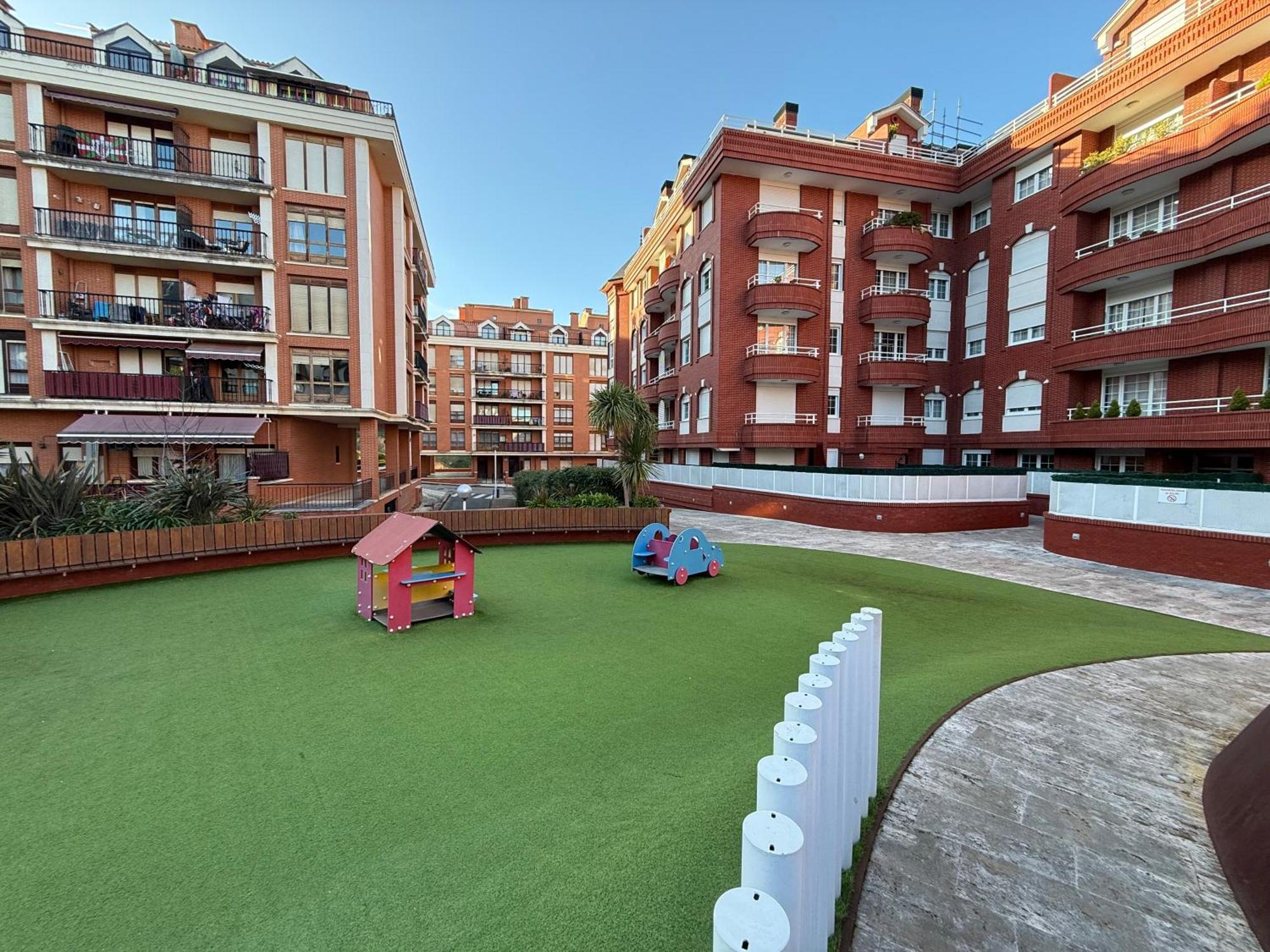 Castro Holidays - Centrico Piscina Urbanizacion Garaje Gratis Кастро-Урдиалес Экстерьер фото