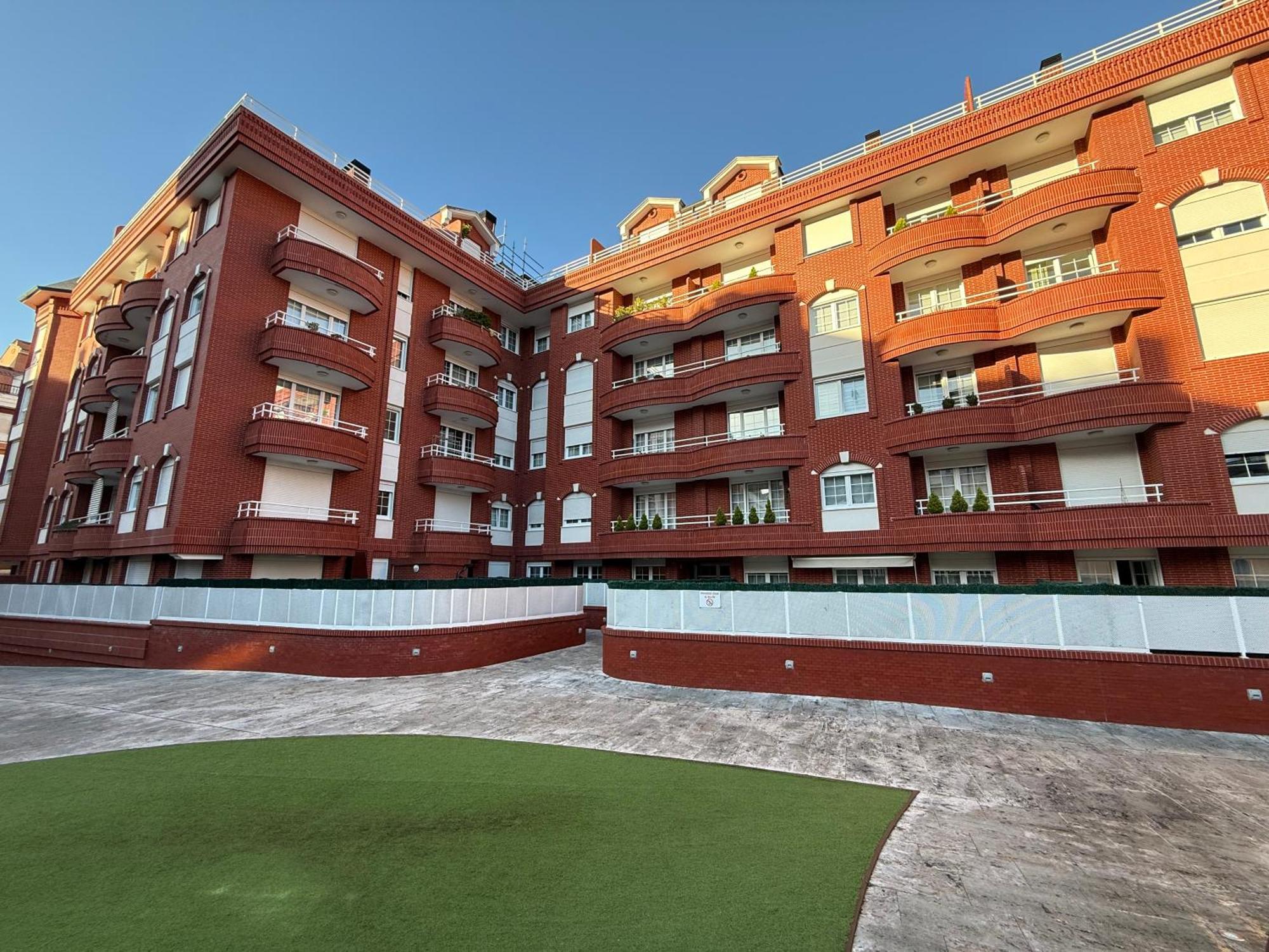 Castro Holidays - Centrico Piscina Urbanizacion Garaje Gratis Кастро-Урдиалес Экстерьер фото